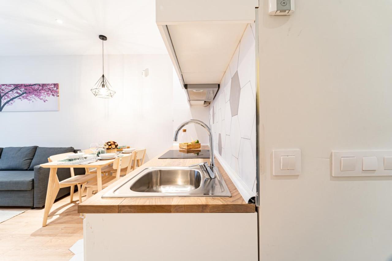 Edsam Madrid Apartments White Екстериор снимка